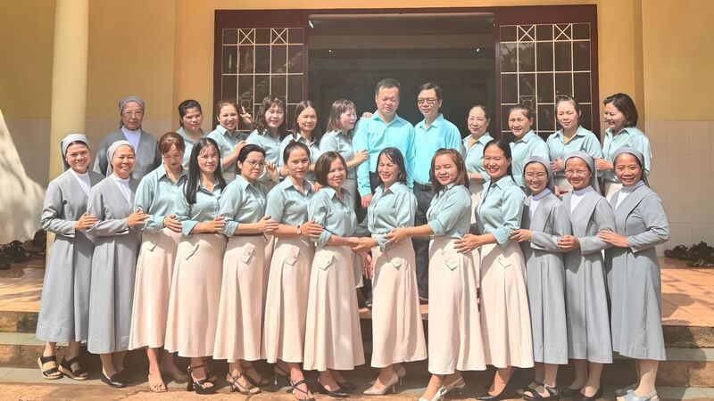Đội ngũ giáo viên Vi Nhân