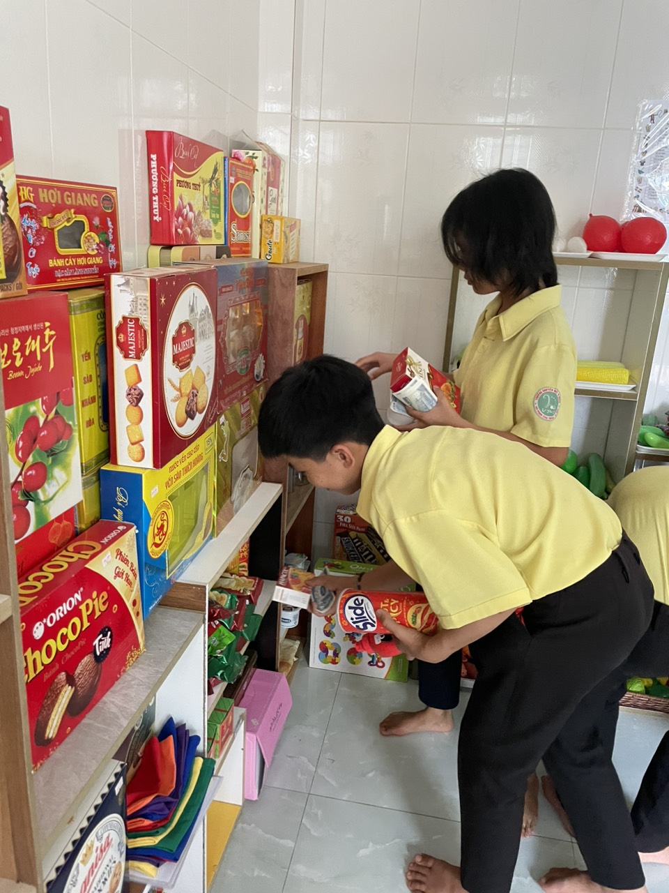 Hình ảnh kỹ năng đi siêu thị 1