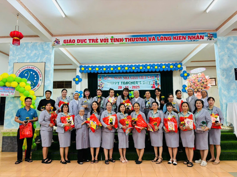 Cô giáo và học sinh